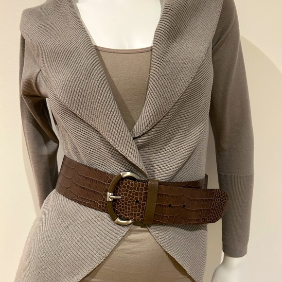Cami with wrap cardigan and belt from Banana Republic - Picture 1 of 4